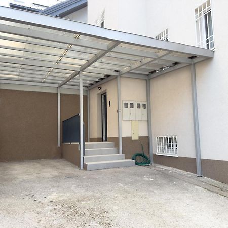 Luxurious And Cosy Brick Apartment - Free Private Parking SJJ Exterior photo