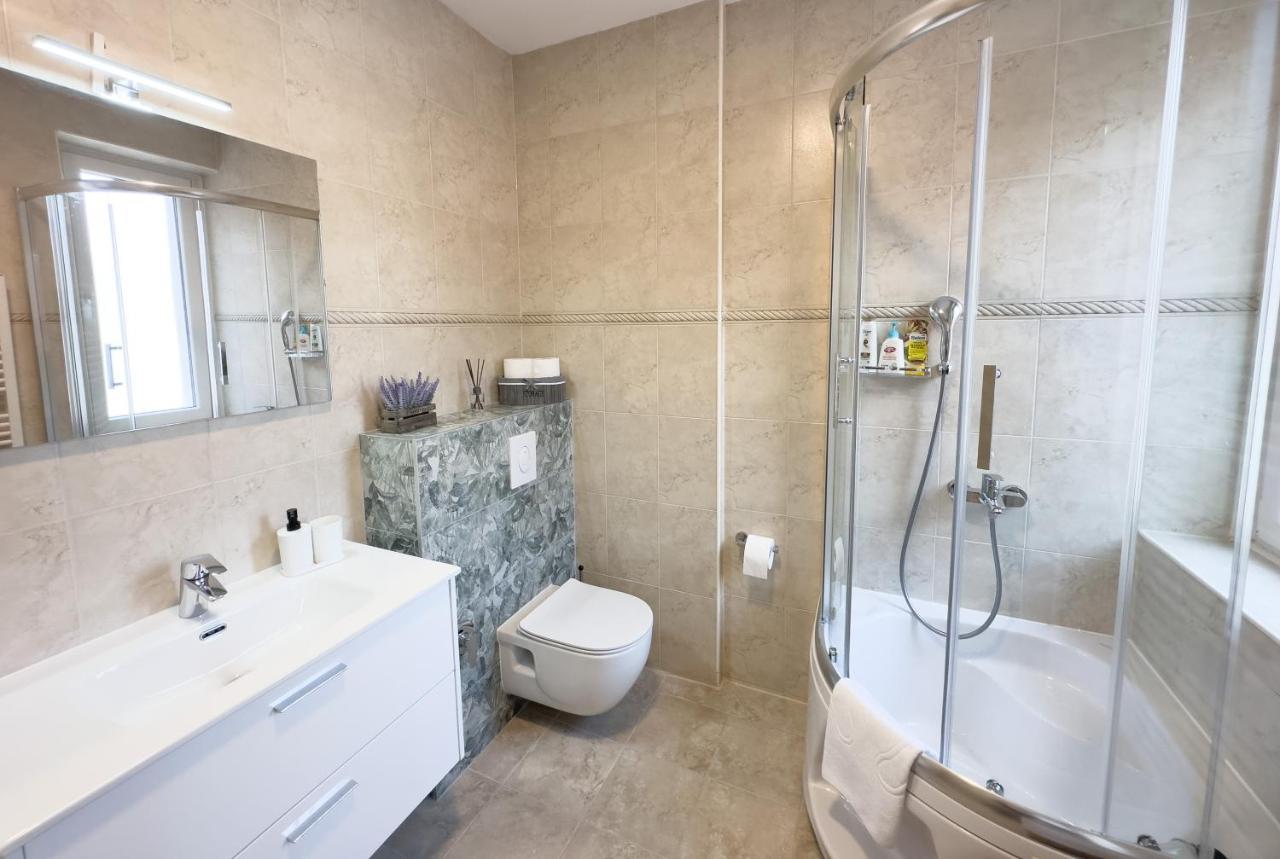 Luxurious And Cosy Brick Apartment - Free Private Parking SJJ Exterior photo